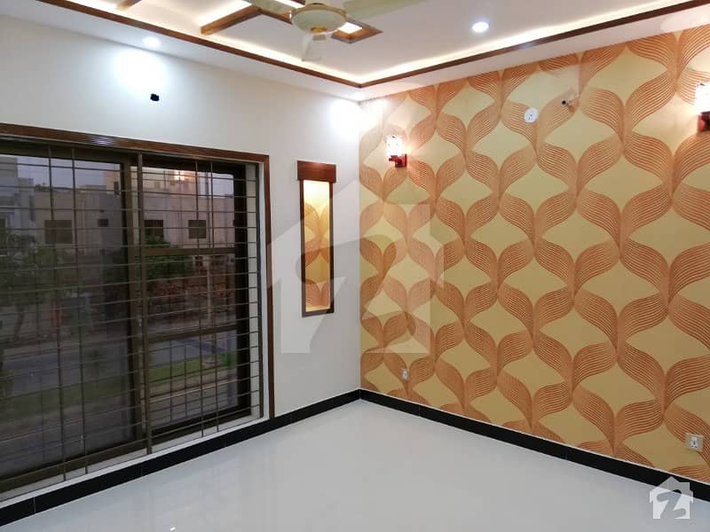 بحریہ ٹاؤن ۔ بلاک بی بی بحریہ ٹاؤن سیکٹرڈی بحریہ ٹاؤن لاہور میں 2 کمروں کا 5 مرلہ بالائی پورشن 24 ہزار میں کرایہ پر دستیاب ہے۔