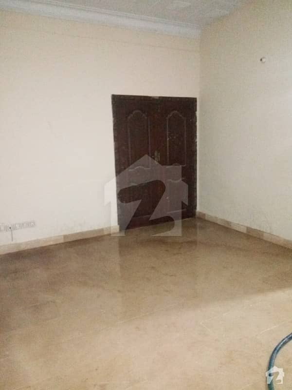 نارتھ ناظم آباد ۔ بلاک ایل نارتھ ناظم آباد کراچی میں 9 کمروں کا 16 مرلہ مکان 1.8 لاکھ میں کرایہ پر دستیاب ہے۔