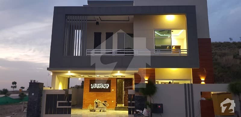 Ground Floor 16 Marla Brand New Portion For Rent Boulevard Category With Huge Extra Land And Lawn Ideal Location