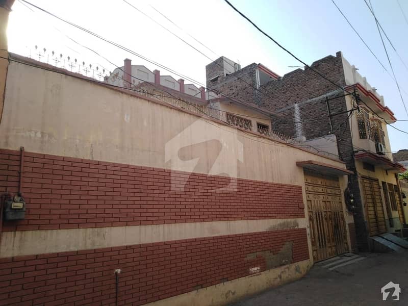 اشرفیہ کالونی پشاور میں 6 کمروں کا 9 مرلہ مکان 2.1 کروڑ میں برائے فروخت۔