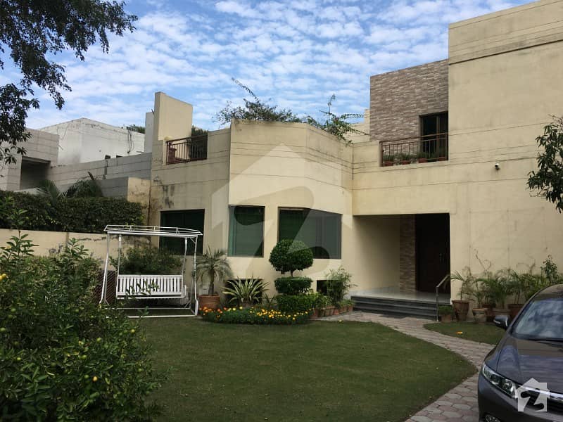 ماڈل ٹاؤن ۔ بلاک کے ماڈل ٹاؤن لاہور میں 6 کمروں کا 2 کنال مکان 10 کروڑ میں برائے فروخت۔