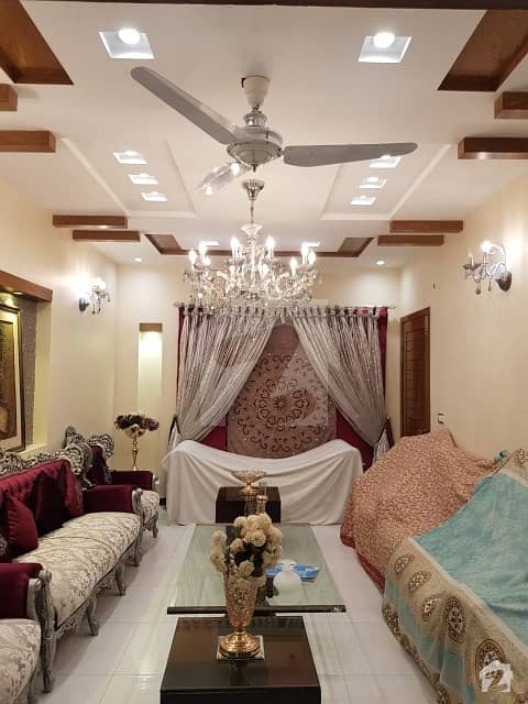 جوہر ٹاؤن فیز 2 جوہر ٹاؤن لاہور میں 5 کمروں کا 8 مرلہ مکان 2 کروڑ میں برائے فروخت۔