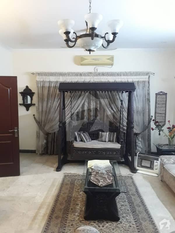 ریوینیو سوسائٹی لاہور میں 5 کمروں کا 18 مرلہ مکان 3.25 کروڑ میں برائے فروخت۔