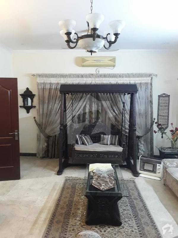 ریوینیو سوسائٹی لاہور میں 6 کمروں کا 18 مرلہ مکان 3.25 کروڑ میں برائے فروخت۔