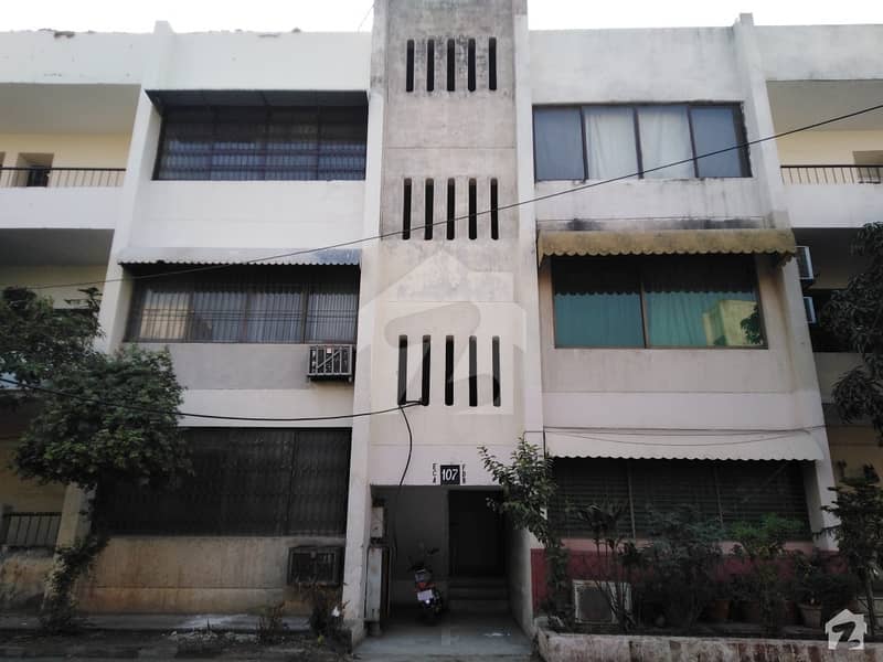 Well-Built Apartment Available In Good Location Well-Built Apartment Available In Good Location