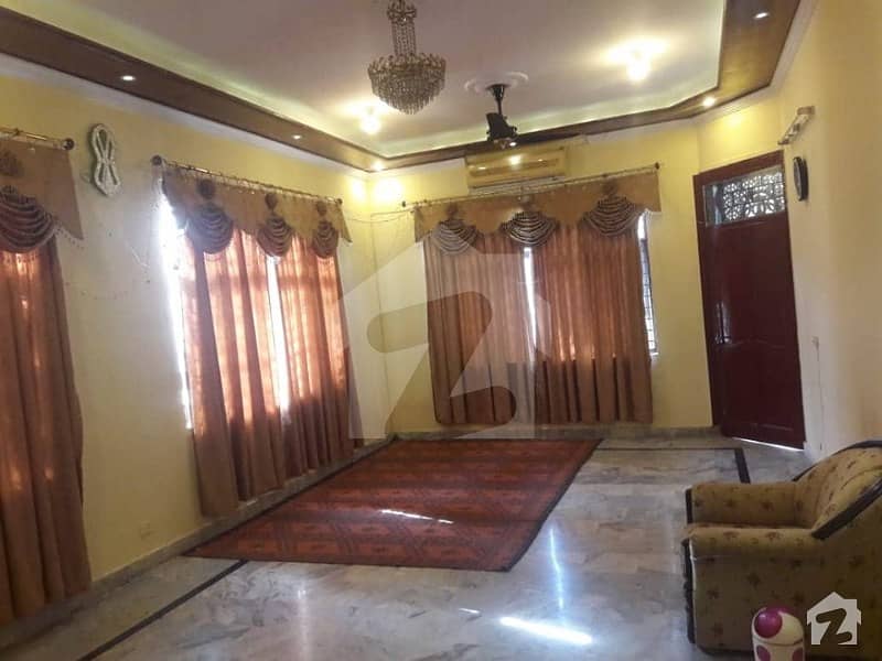 پی ڈبلیو ڈی ہاؤسنگ سکیم اسلام آباد میں 5 کمروں کا 10 مرلہ مکان 1.45 کروڑ میں برائے فروخت۔