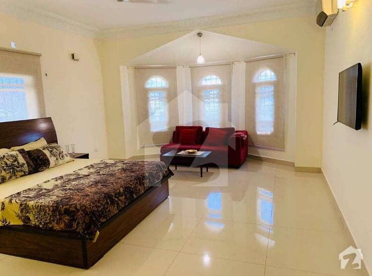 1000 Yards Bungalow Furnished Room For Male And Females