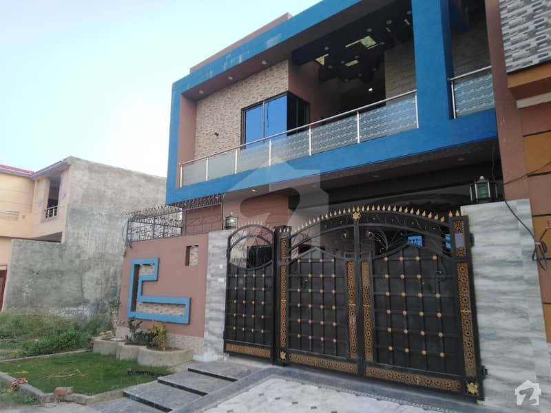 الرحمان گارڈن فیز 4 الرحمان گارڈن لاہور میں 5 کمروں کا 8 مرلہ مکان 55 ہزار میں کرایہ پر دستیاب ہے۔