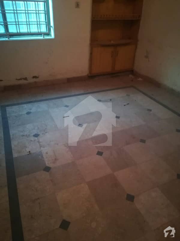 افشاں کالونی راولپنڈی میں 5 کمروں کا 6 مرلہ مکان 1.05 کروڑ میں برائے فروخت۔