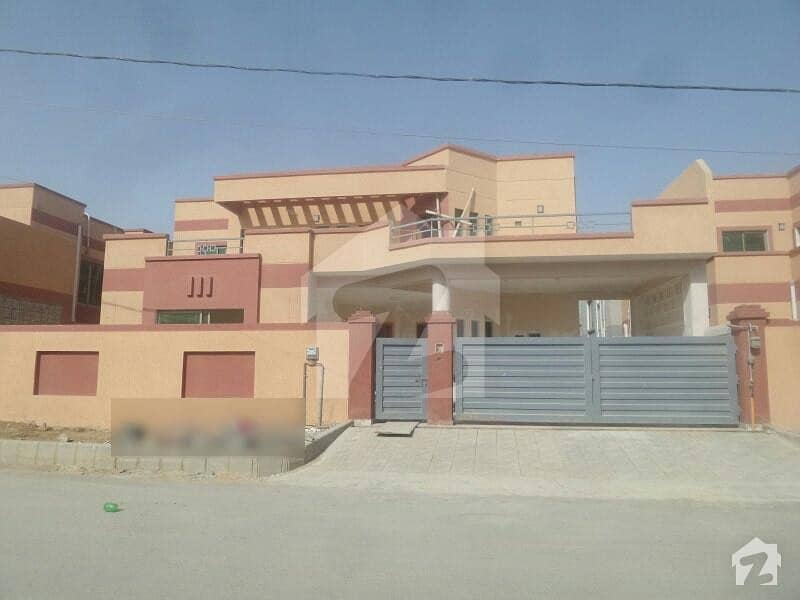 عسکری 4 گلستانِ جوہر کراچی میں 5 کمروں کا 1 کنال مکان 10.75 کروڑ میں برائے فروخت۔
