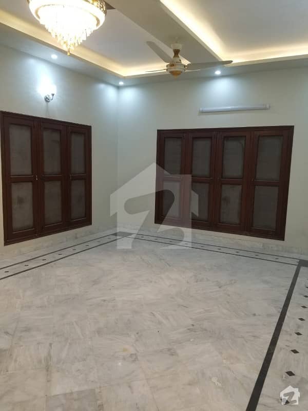 280 Sq Yard Town House For Sale