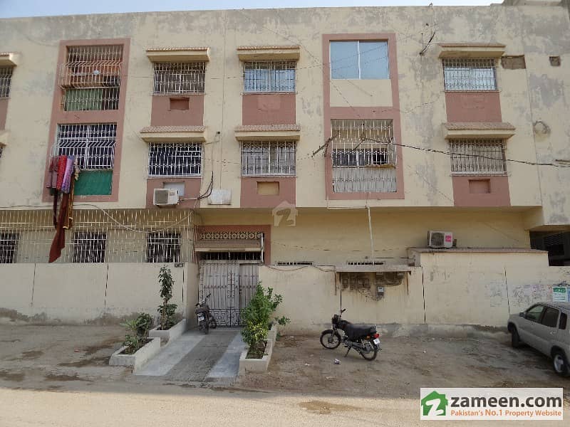 Gulshan-e-Iqubal 200sqyds Ground Floor Portion Vip Block-7