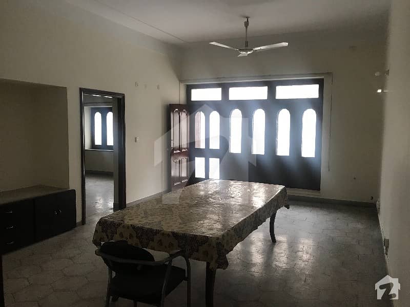 Gulberg 1kanal Commercial Building 21 Rooms With Attached Bath Available For Sale In Heart Of Lahore