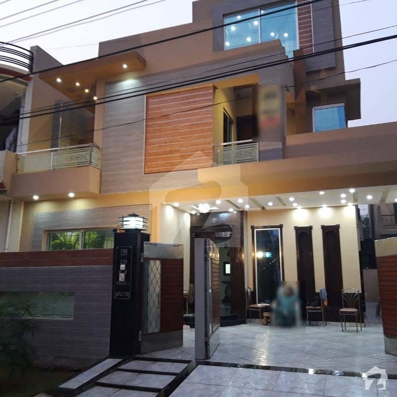 Beautifully Designed 10 Marla House In Wapda Town