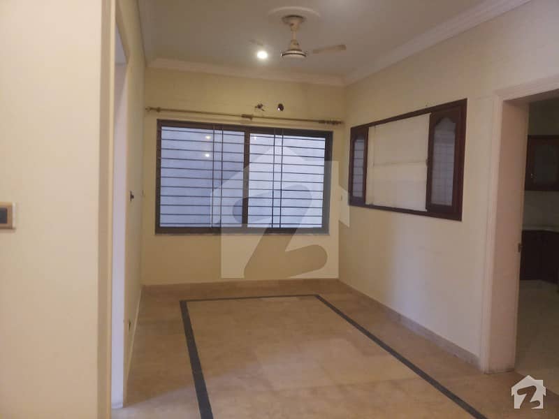 E114 SIZE35 65 one unit Beautiful House FOR RENT Nearly Market And Masjid AND MAIN ROAD