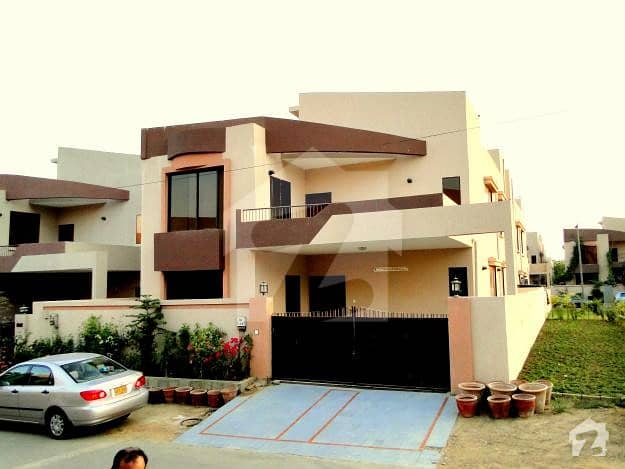 Chance Deal 350 Sq Yard 5 Bed Room With Servant Quarter Good Location Chance Deal 350 Sq Yard 5 Bed Room With Servant Quarter Good Location