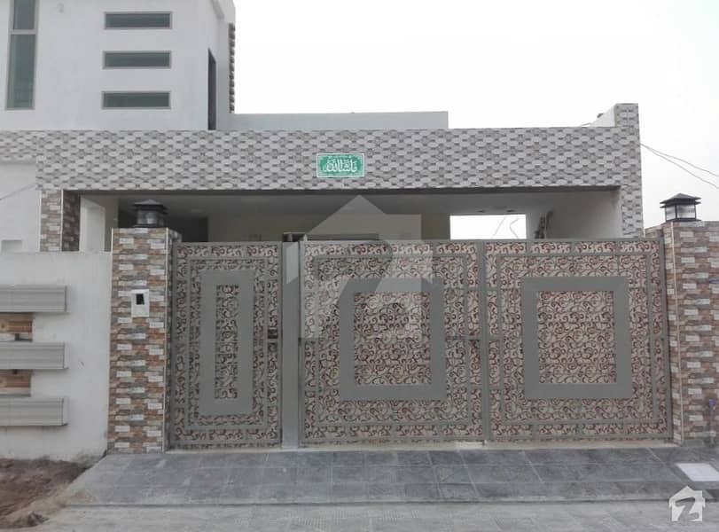 یونیورسٹی ٹاؤن فیصل آباد میں 5 کمروں کا 10 مرلہ مکان 1.25 کروڑ میں برائے فروخت۔
