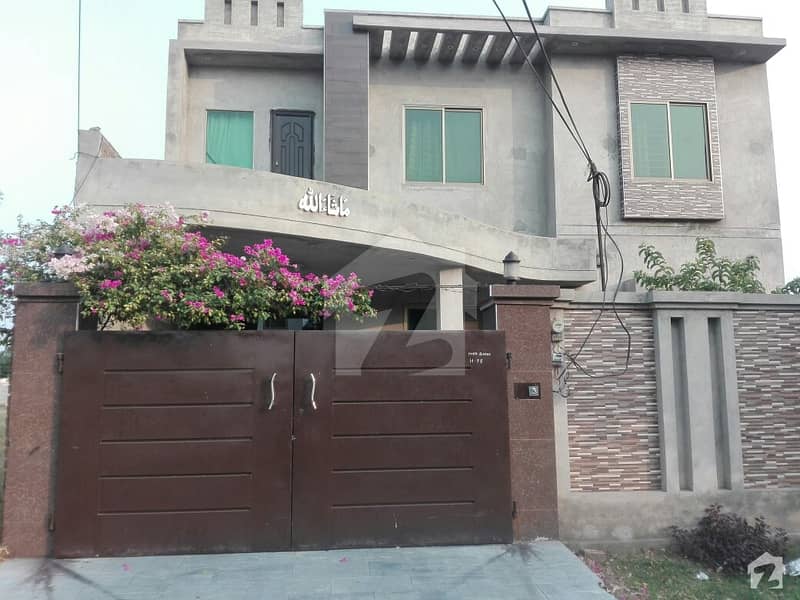یونیورسٹی ٹاؤن فیصل آباد میں 5 کمروں کا 10 مرلہ مکان 1.25 کروڑ میں برائے فروخت۔