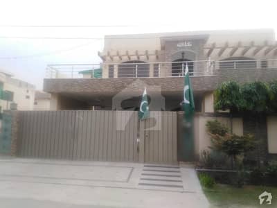 ابدالینزکوآپریٹو ہاؤسنگ سوسائٹی لاہور میں 3 کمروں کا 1 کنال بالائی پورشن 4 کروڑ میں برائے فروخت۔