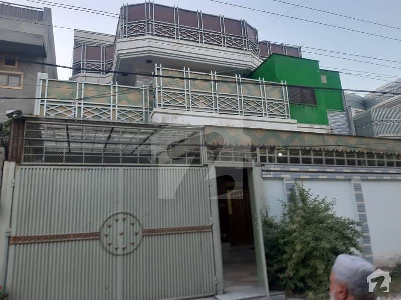 حیات آباد فیز 1 - ای2 حیات آباد فیز 1 حیات آباد پشاور میں 7 کمروں کا 10 مرلہ مکان 2.65 کروڑ میں برائے فروخت۔