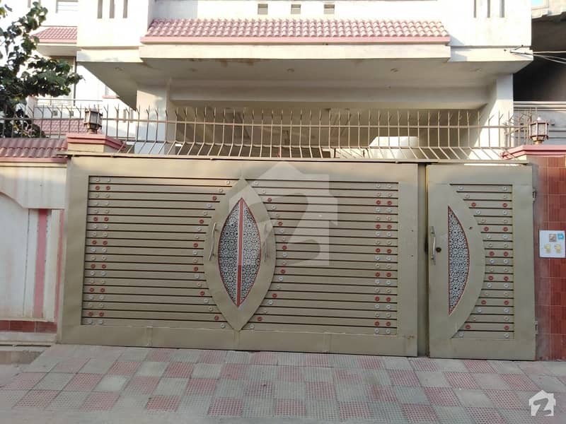 رفیع قمر روڈ بہاولپور میں 6 کمروں کا 14 مرلہ مکان 1.6 کروڑ میں برائے فروخت۔