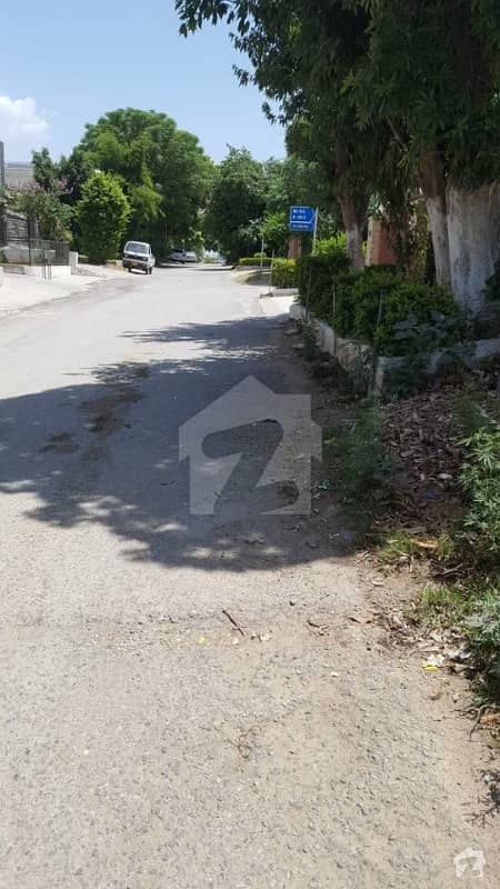 G14 4 St No 16 Plot Park Face Margalla Face Size 30x60 200 Sq Yd Prime location Level Plot Very Reasonable Price Contact Only Serious Buyers Negotiable Price