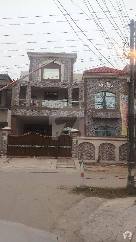 مصطفیٰ ٹاؤن لاہور میں 4 کمروں کا 10 مرلہ مکان 2.55 کروڑ میں برائے فروخت۔