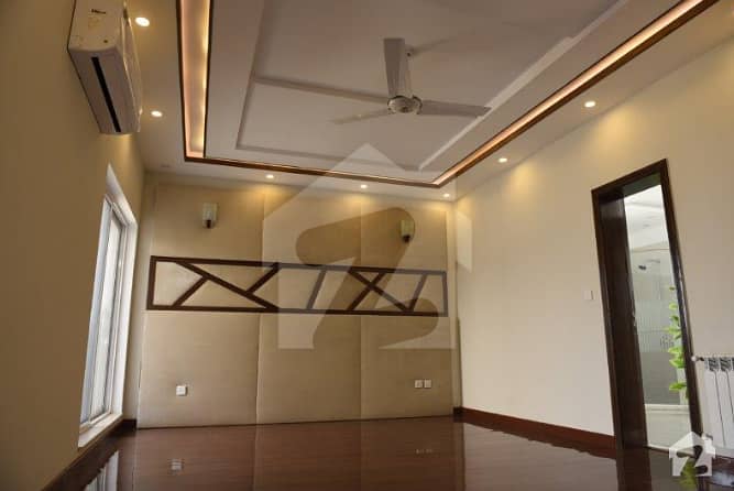 عسکری 2 سیالکوٹ میں 4 کمروں کا 10 مرلہ مکان 2.75 کروڑ میں برائے فروخت۔