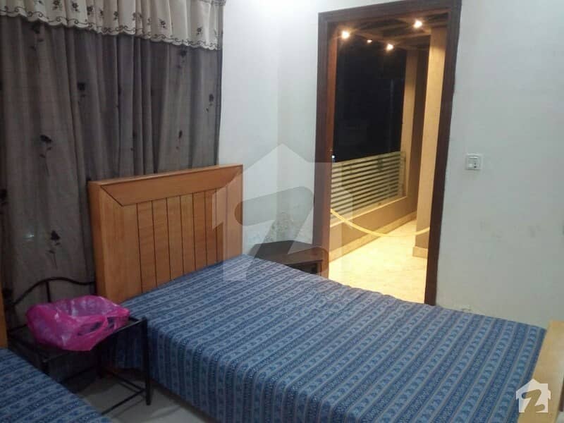جوہر ٹاؤن لاہور میں 3 کمروں کا 5 مرلہ کمرہ 9 ہزار میں کرایہ پر دستیاب ہے۔