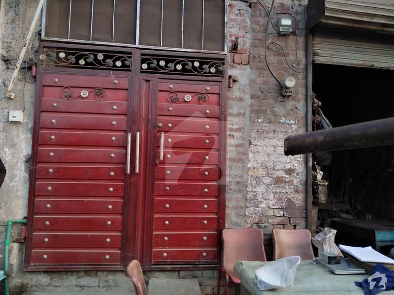 کٹچی فٹو مند گوجرانوالہ میں 4 کمروں کا 6 مرلہ مکان 1.5 کروڑ میں برائے فروخت۔
