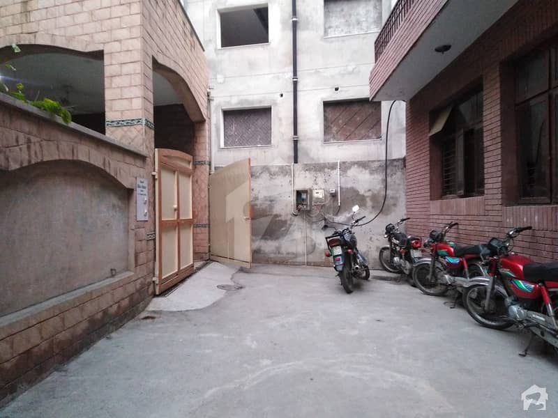 کوئنزروڈ لاہور میں 6 مرلہ رہائشی پلاٹ 1.25 کروڑ میں برائے فروخت۔