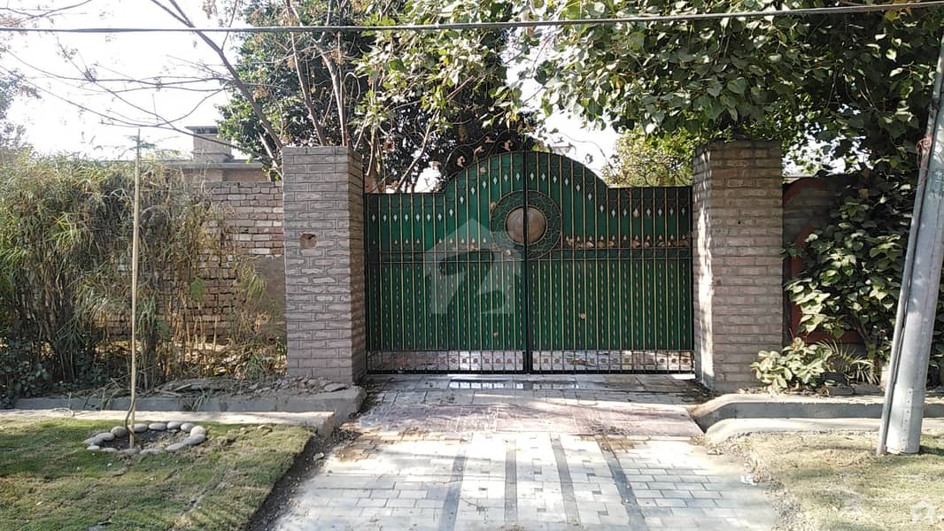 مال روڈ پشاور میں 7 کمروں کا 1.4 کنال مکان 6 کروڑ میں برائے فروخت۔