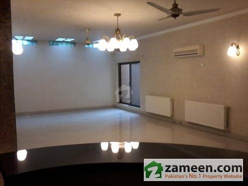 32 Marla General Villa (Facing Park) For Sale In Main Cantt
