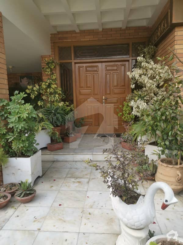 ریس کورس راولپنڈی میں 8 کمروں کا 1.5 کنال مکان 13 کروڑ میں برائے فروخت۔ ریس کورس راولپنڈی میں 8 کمروں کا 1.5 کنال مکان 13 کروڑ میں برائے فروخت۔