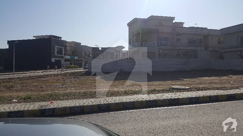Umer Block 7 Marla Plot Near Main Boulevard Masjid Park And Commercial Area Solid Land Reasonable Price