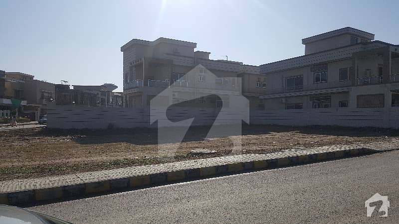 Usman Block 7 Marla Plot Near Main Boulevard Masjid Park And Commercial Area Solid Land Reasonable Price