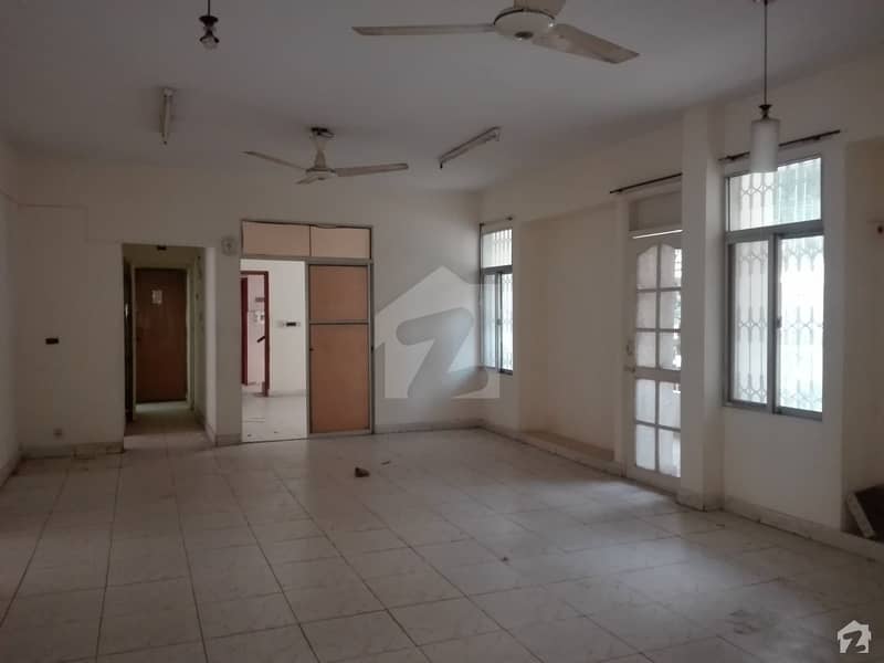 عسکری 4 گلستانِ جوہر کراچی میں 3 کمروں کا 10 مرلہ فلیٹ 3.75 کروڑ میں برائے فروخت۔
