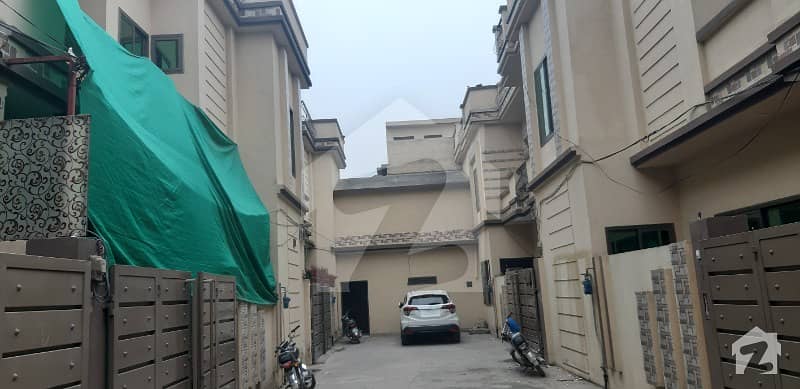 کشمیر روڈ سیالکوٹ میں 4 کمروں کا 6 مرلہ مکان 1.35 کروڑ میں برائے فروخت۔
