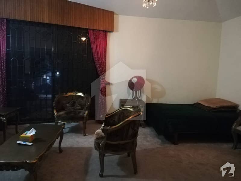 1 KANAL FULLY FURNISHED 1 BED IS AVAILABLE FOR RENT IN DHA PHASE 3 BLOCK Z