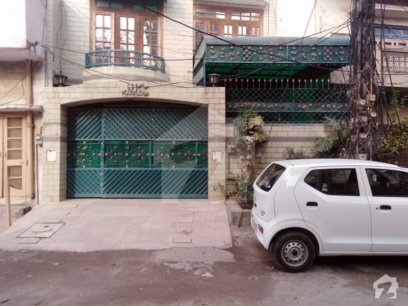 اچھرہ لاہور میں 5 کمروں کا 10 مرلہ مکان 2.2 کروڑ میں برائے فروخت۔