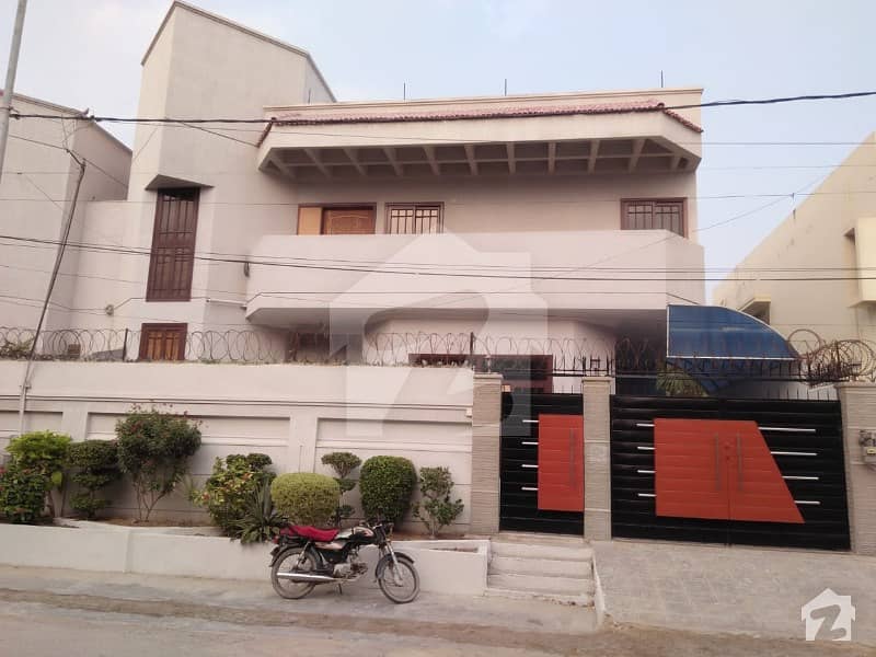 ڈی ایچ اے فیز 6 ڈی ایچ اے کراچی میں 4 کمروں کا 12 مرلہ مکان 6 کروڑ میں برائے فروخت۔