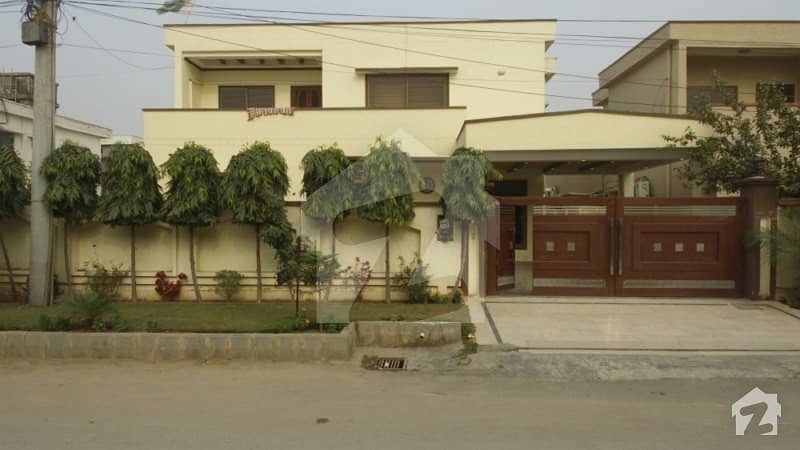 1 Kanal Modern Style Corner Villa For Sale In PAF Falcon Complex Of Gulberg 3 Lahore