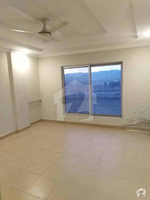 Brand New 2 Bedrooms Flat Very Near To Bahria Express Way