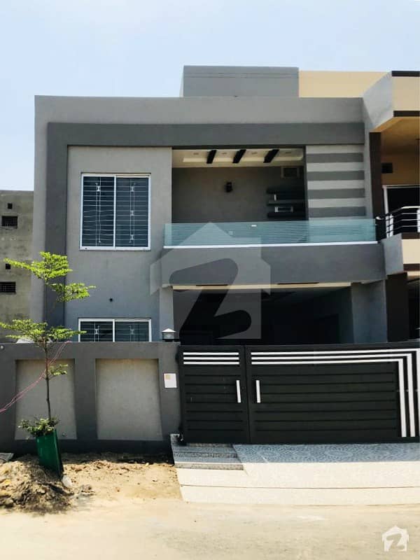 5 Marla Brand New House Near to Park Available For Sale