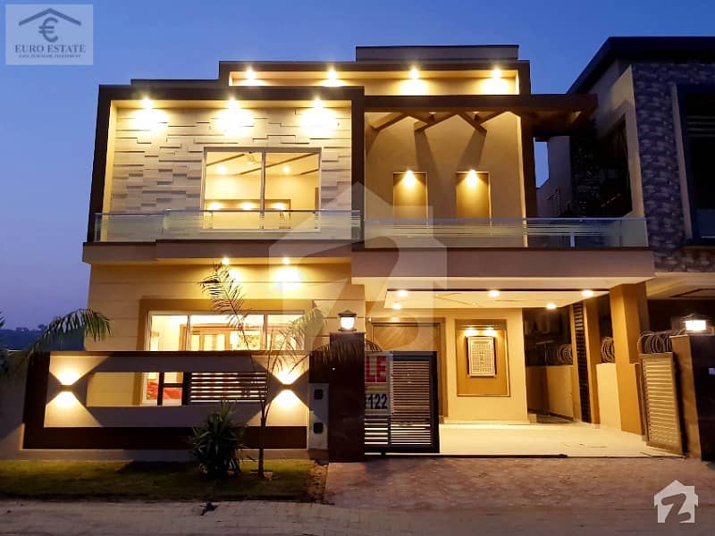 Designer 10 Marla Luxurious House For Sale In Bahria Town