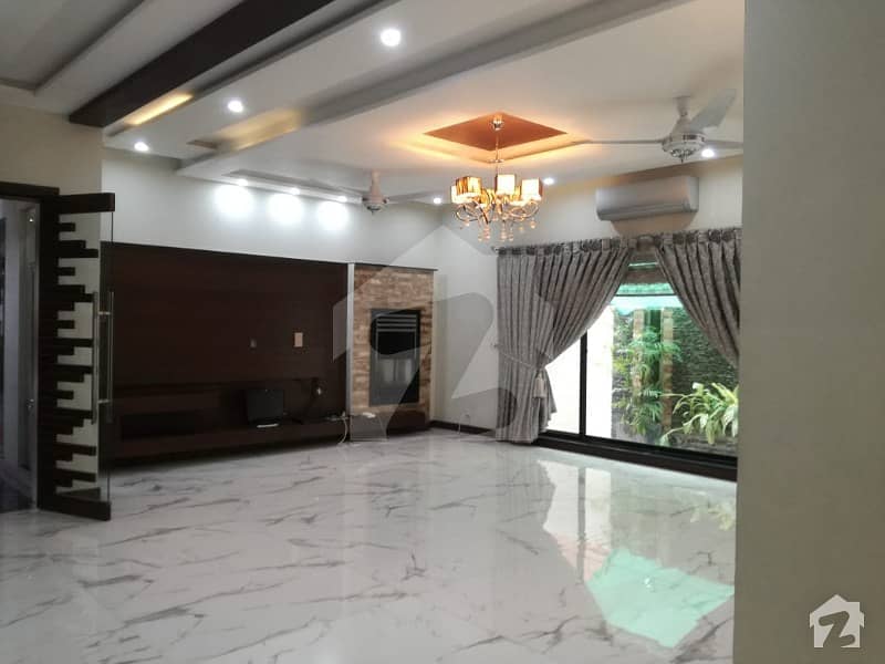 ڈی ایچ اے فیز 6 - بلاک سی فیز 6 ڈیفنس (ڈی ایچ اے) لاہور میں 5 کمروں کا 1 کنال مکان 5.35 کروڑ میں برائے فروخت۔