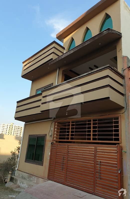 تارامری اسلام آباد میں 4 کمروں کا 5 مرلہ مکان 1.1 کروڑ میں برائے فروخت۔