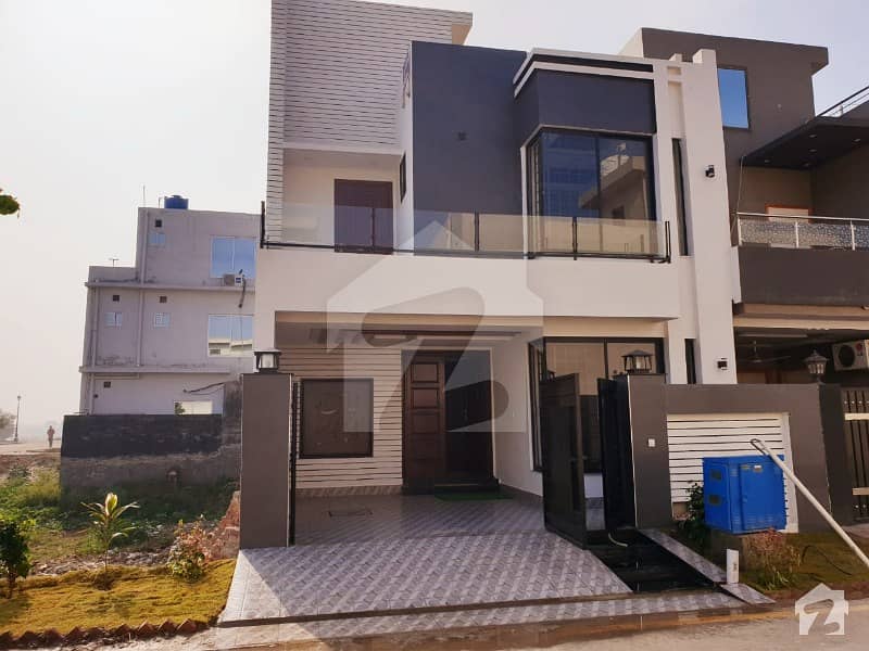 7 Marla Very Luxurious House For Sale At Superb Location