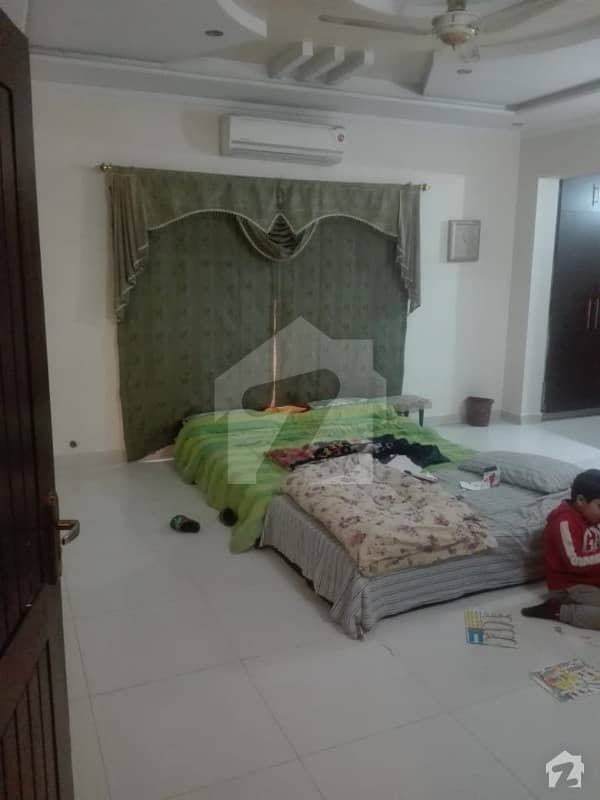 One Kanal Out Class Portion In Front Of Family Park For Rent