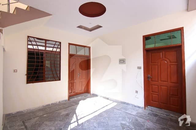 ڈیفنس روڈ راولپنڈی میں 4 کمروں کا 6 مرلہ مکان 90 لاکھ میں برائے فروخت۔